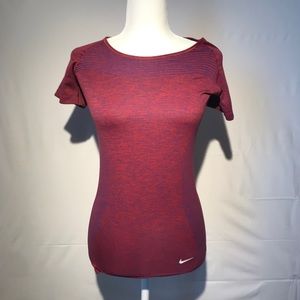Nike top LIKE NEW